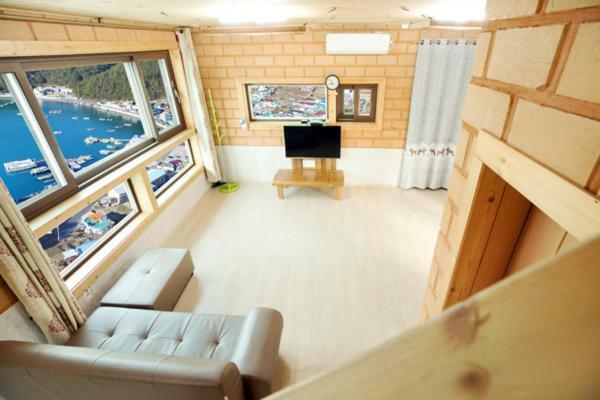 Tongyoung Blue House Spa Pension ทงยอง ภายนอก รูปภาพ