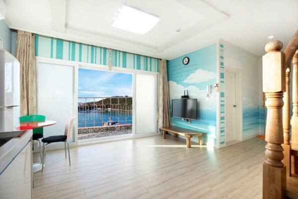 Tongyoung Blue House Spa Pension ทงยอง ภายนอก รูปภาพ