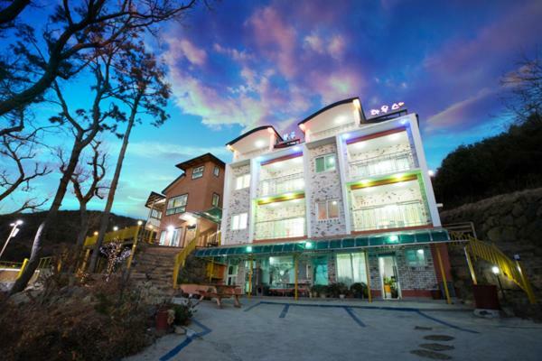 Tongyoung Blue House Spa Pension ทงยอง ภายนอก รูปภาพ