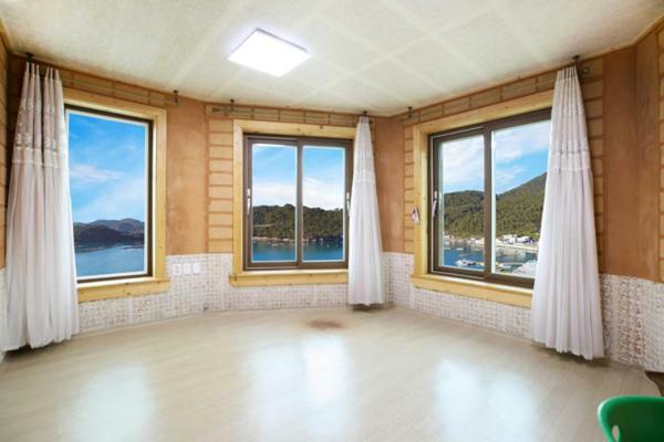 Tongyoung Blue House Spa Pension ทงยอง ภายนอก รูปภาพ