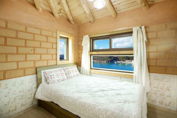 Tongyoung Blue House Spa Pension ทงยอง ภายนอก รูปภาพ