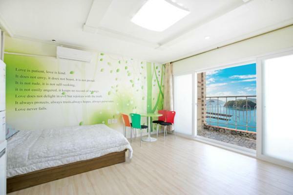 Tongyoung Blue House Spa Pension ทงยอง ภายนอก รูปภาพ