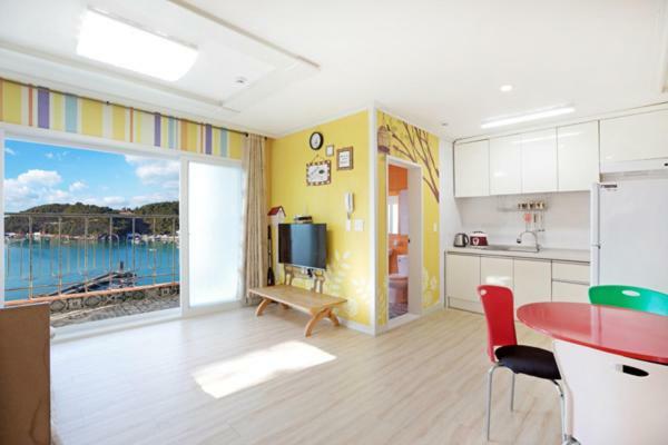 Tongyoung Blue House Spa Pension ทงยอง ภายนอก รูปภาพ