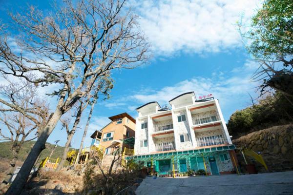 Tongyoung Blue House Spa Pension ทงยอง ภายนอก รูปภาพ